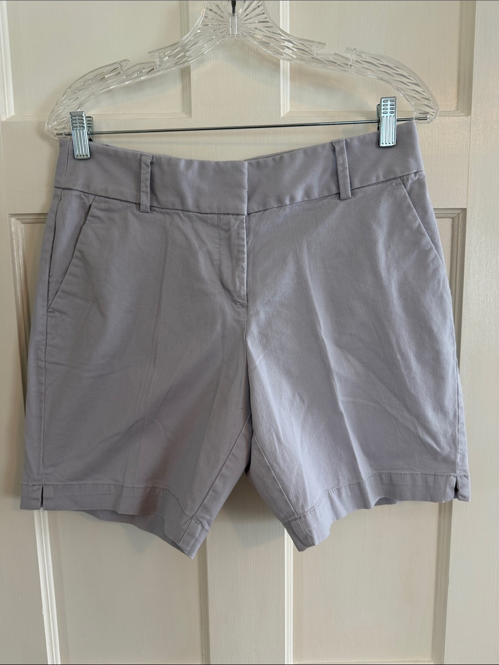 🌸Loft light gray cotton/spandex Riviera shorts. Size 4.